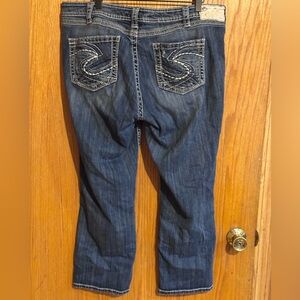 Silver jean twisted‎ capri SUKI sz 18 distressed